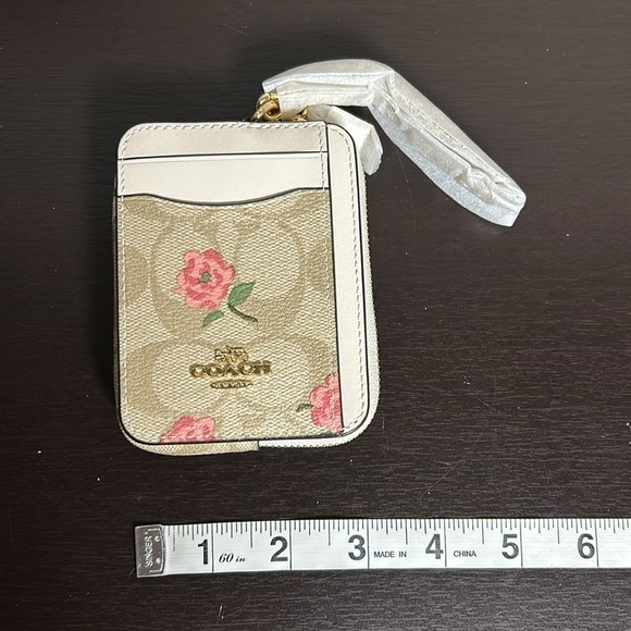 COACH Zip Card Case In Signature Canvas Floral Print Leather Light Khaki NEW - Picture 3 of 12